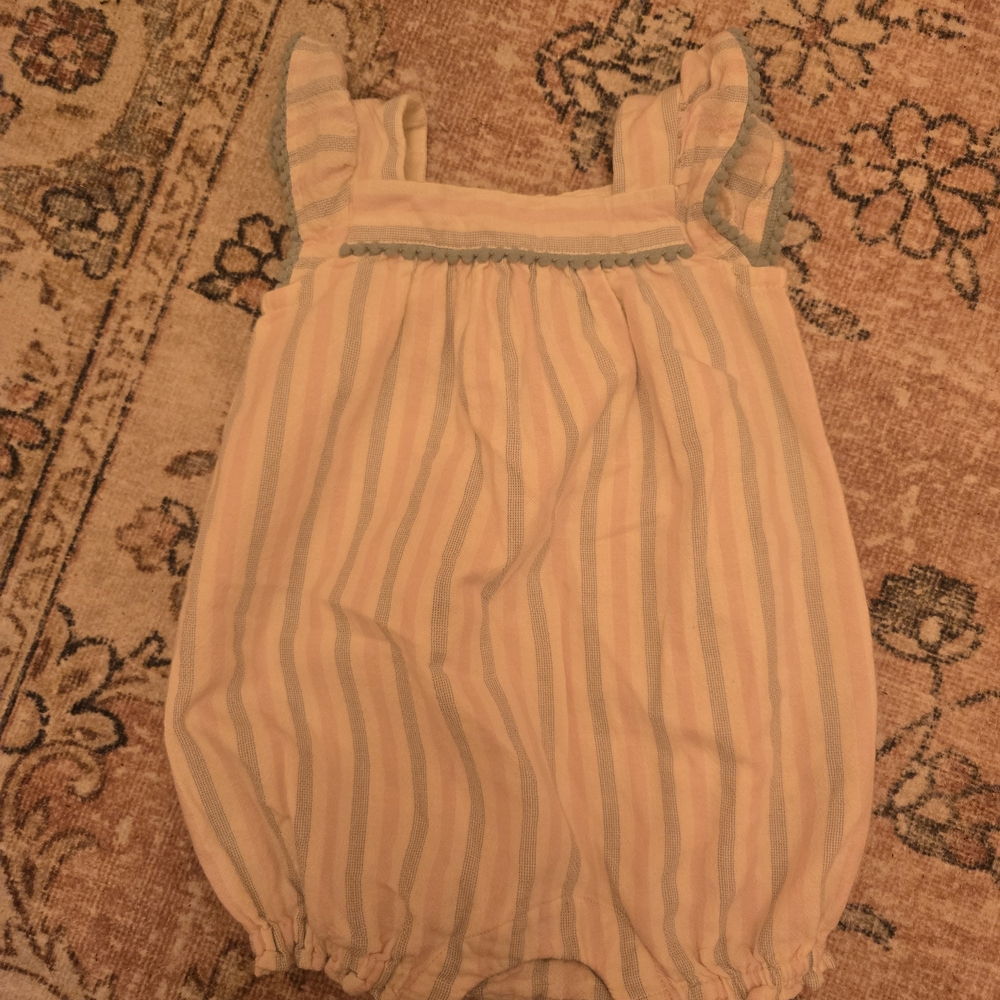 GAP Baby Romper in Soft Cream